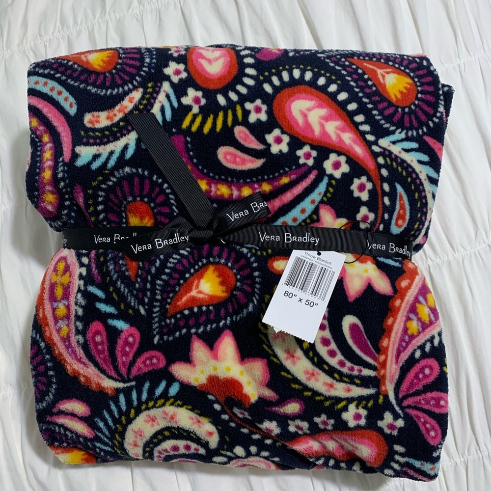 NWT: Vera Bradley Throw Blanket Painted Paisley